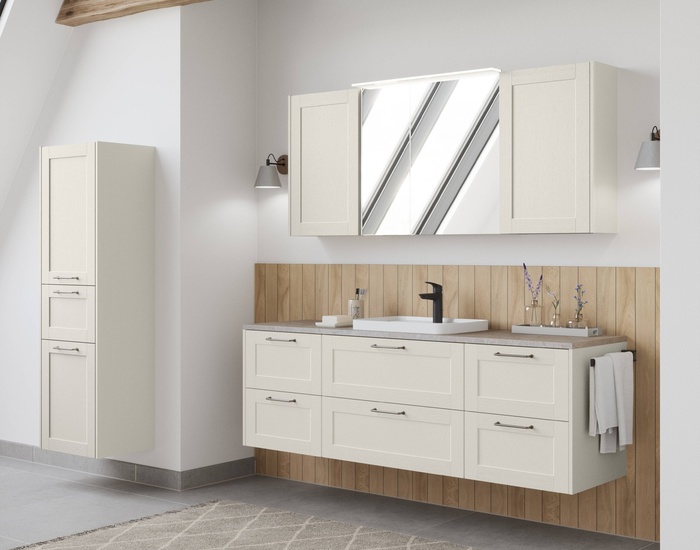 201081_25_Frame_613_M