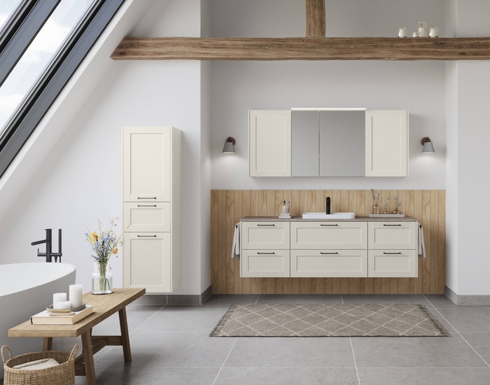 201084_25_Frame_613_M