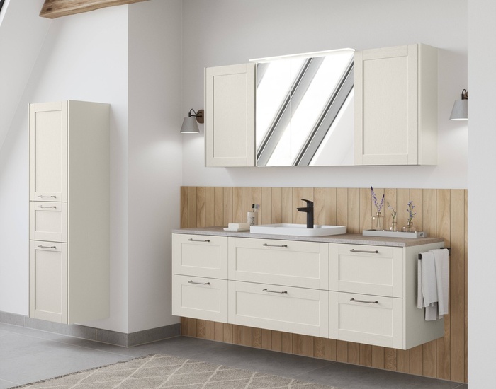 201081_25_Frame_613_M