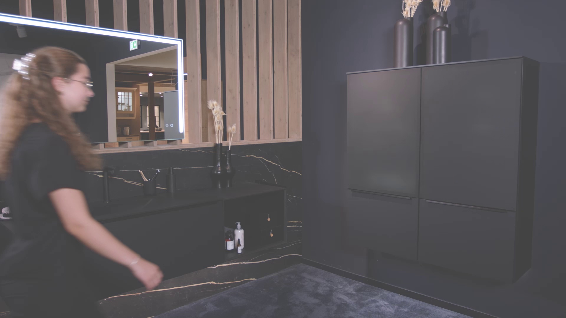 03_41_Hausmesse_2023_Designboeden_Taro_Flat.mp4