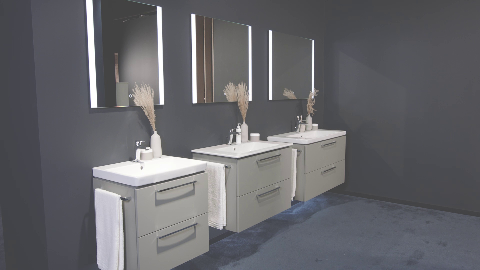 03_46_47_48_Hausmesse_2023_Schattenfuge_Distanzleiste.mp4