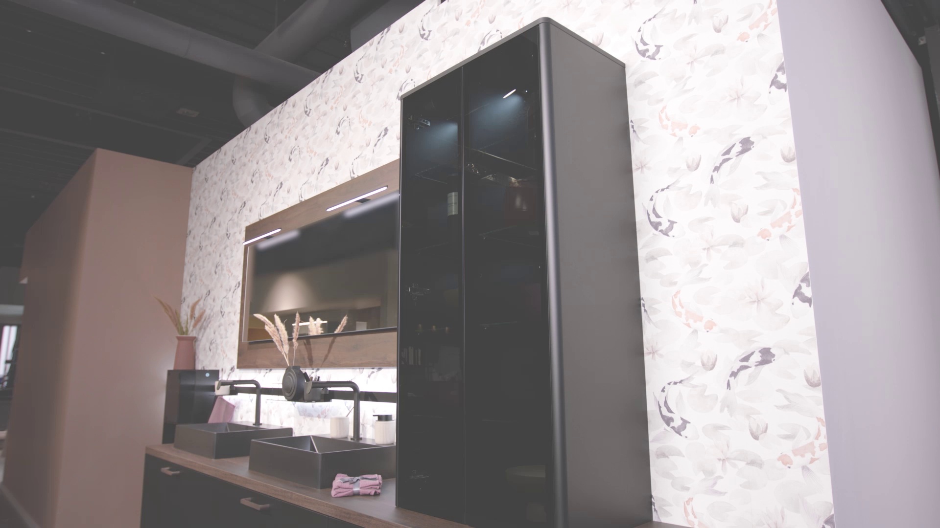 03_80_Hausmesse_2023_Flat_Sign_Emotion.mp4