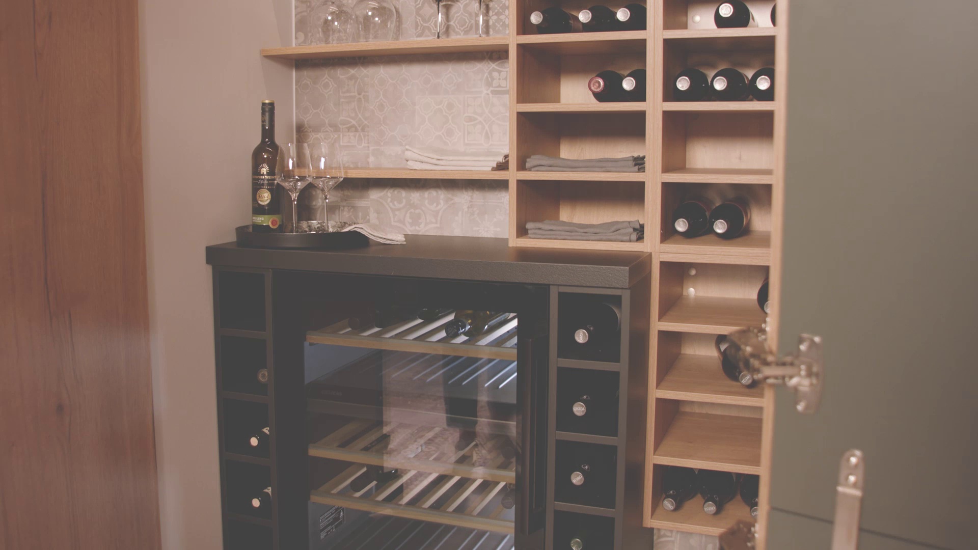 02_01_Hausmesse_2023_Weinkuehlschrank.mp4