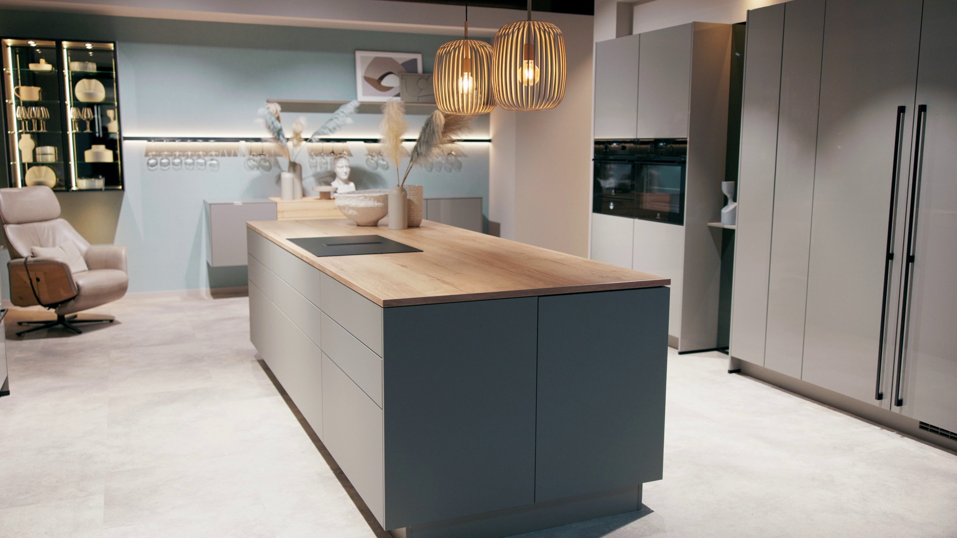 01_03_Hausmesse_2025_Furnspin.mp4