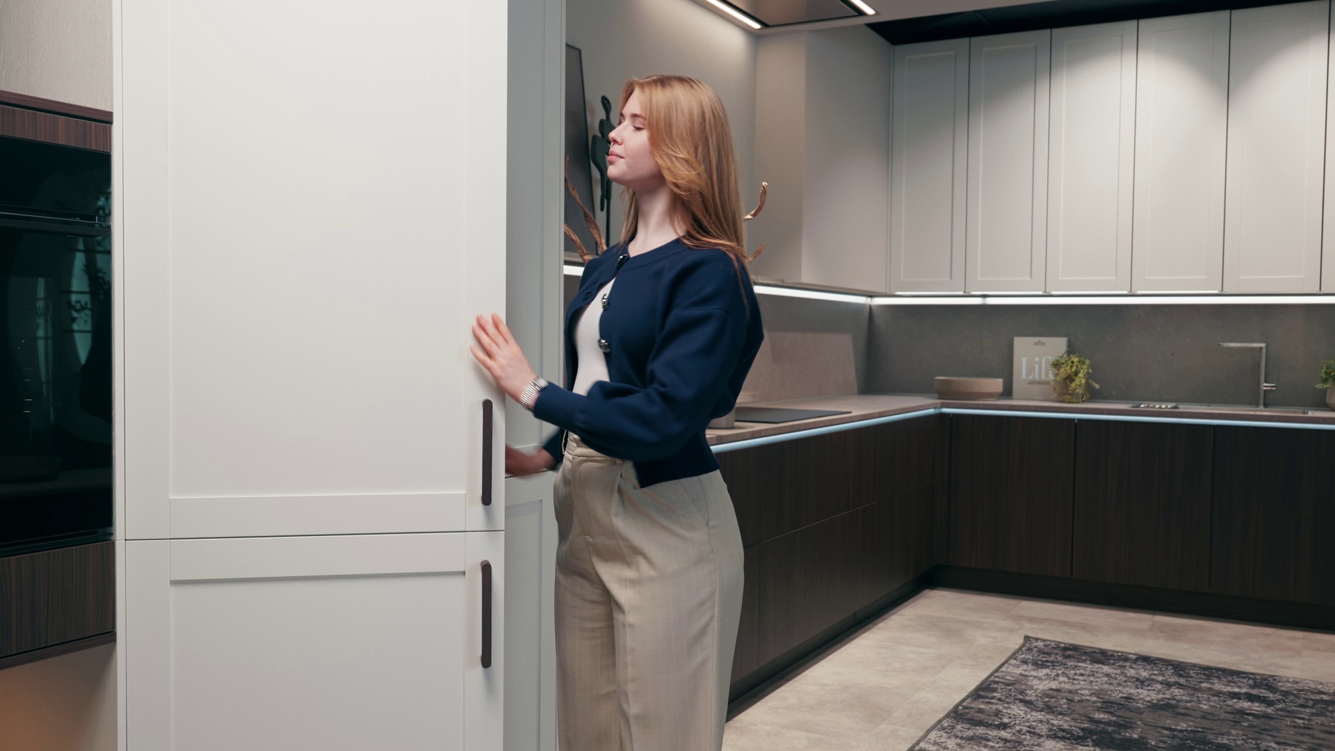 01_05_Hausmesse_2025_Frame_Weiss.mp4