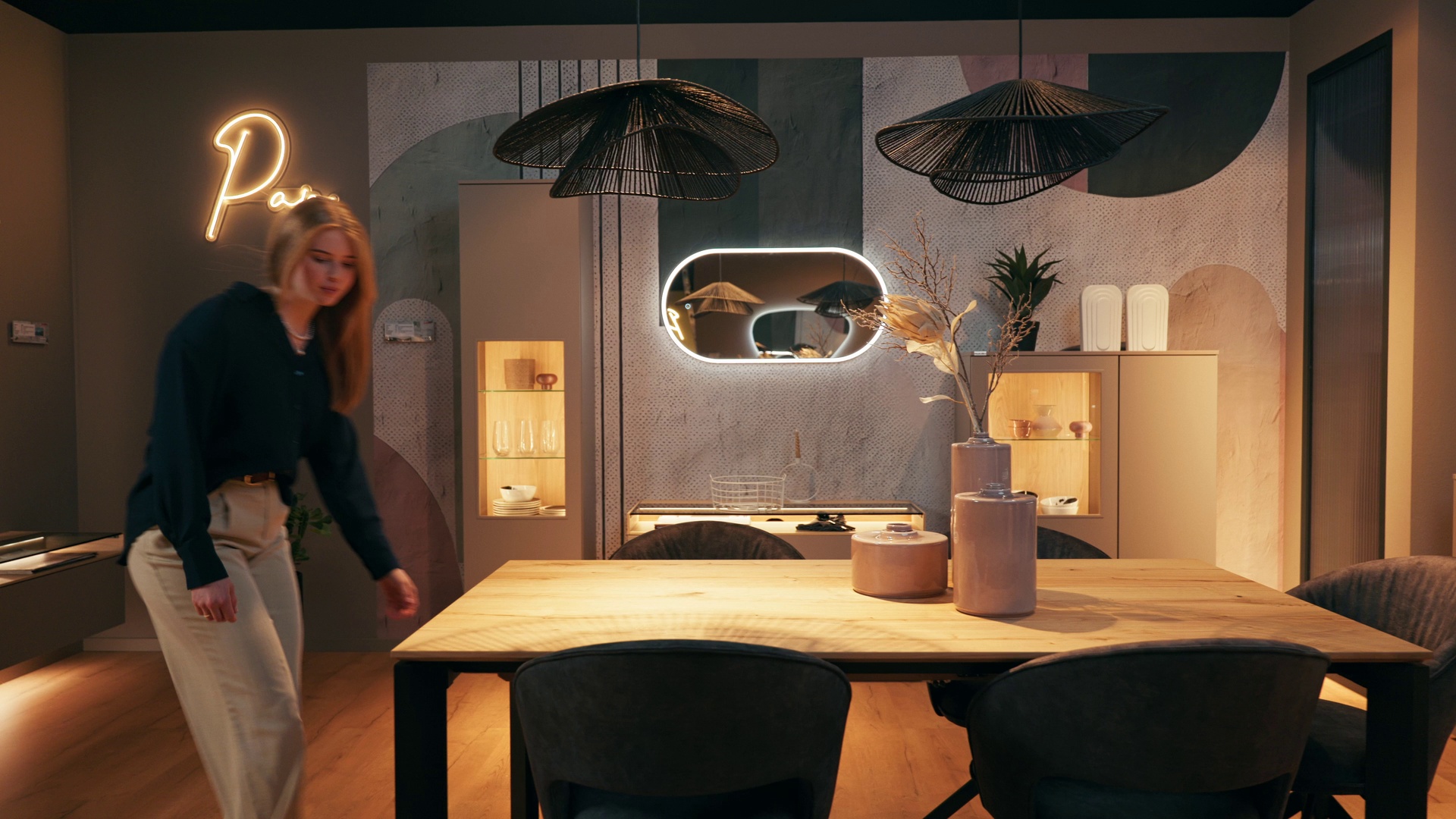 04_W03_Hausmesse_2025_Butterfly_Esstisch.mp4